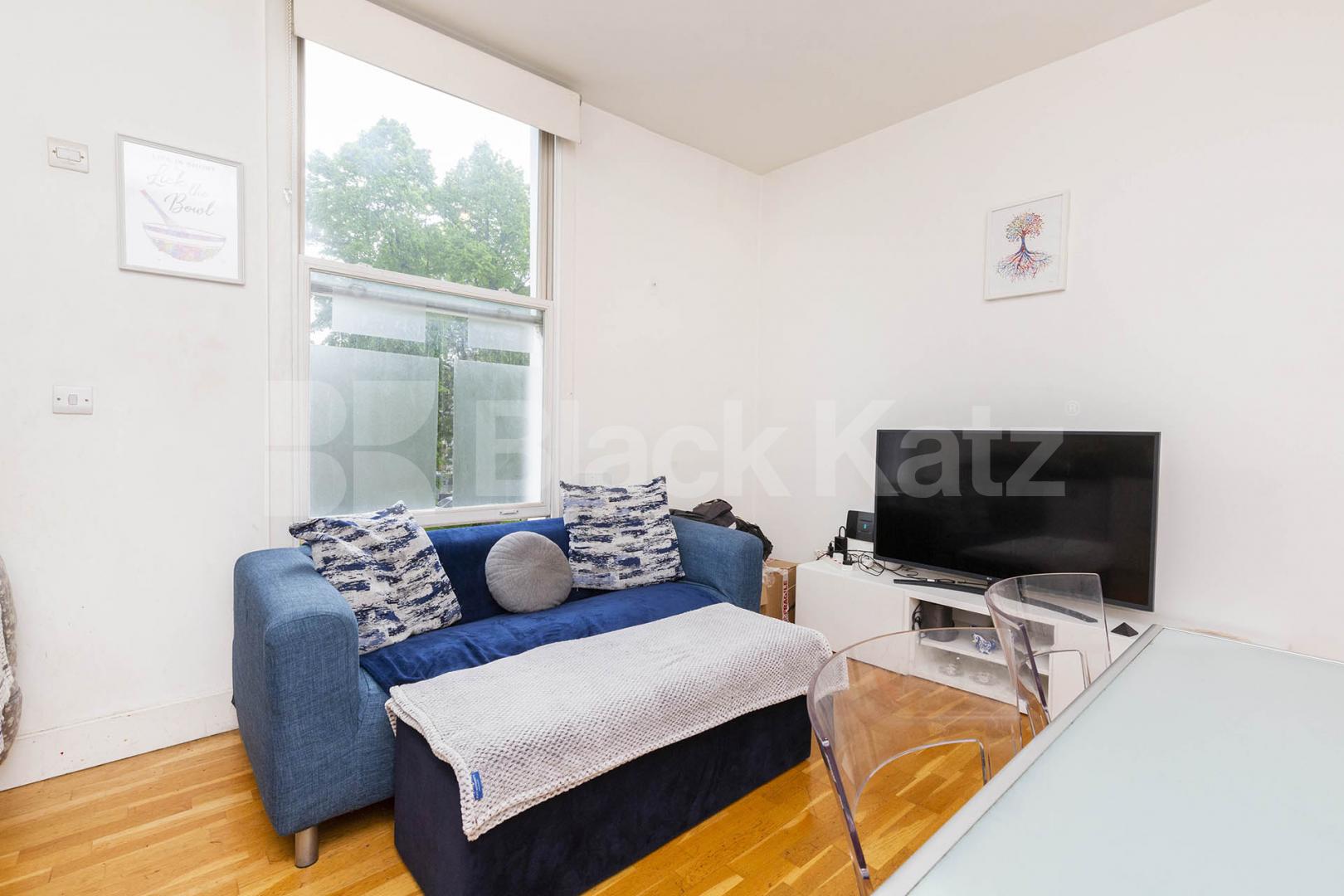 Beautiful one bedroom in a gated building Camden Road, Camden